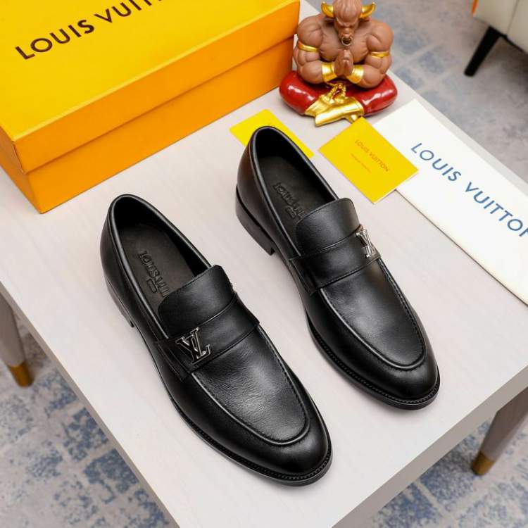 Picture of Louis Vuitton Shoes _SKULVsz38-441Cn061513923